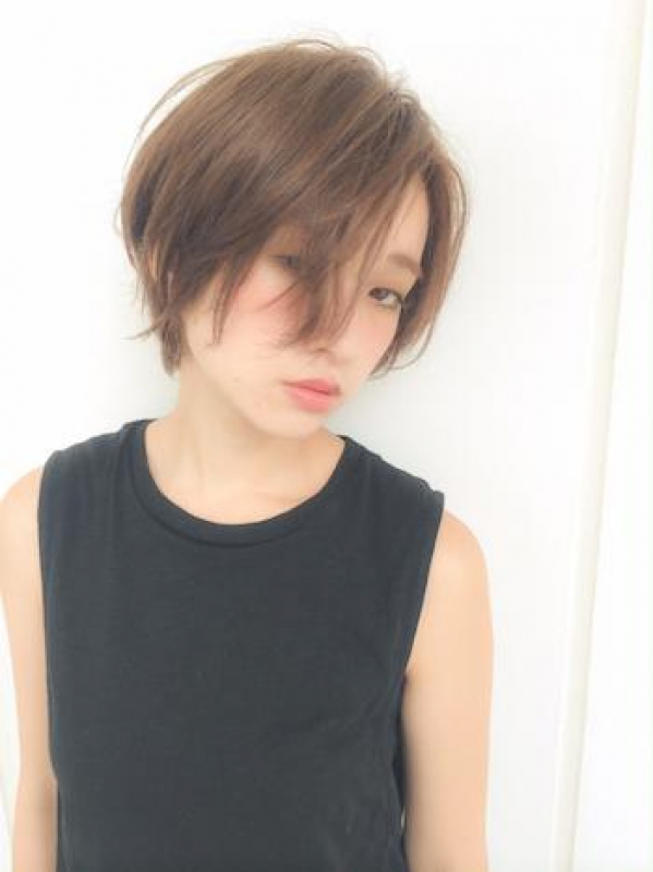 自分 の髪の長さがわかる ミディアム ロング の基準は 美容のスペシャリストが集結するcura クーラ がお届けするメディアサイト 原宿 渋谷 美容院